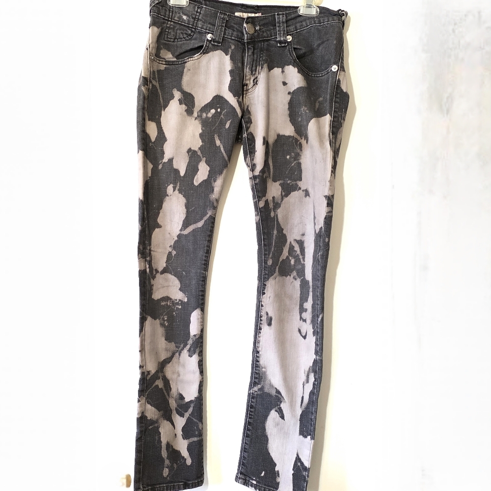 Levis Bleached Skinny 504 Jeans